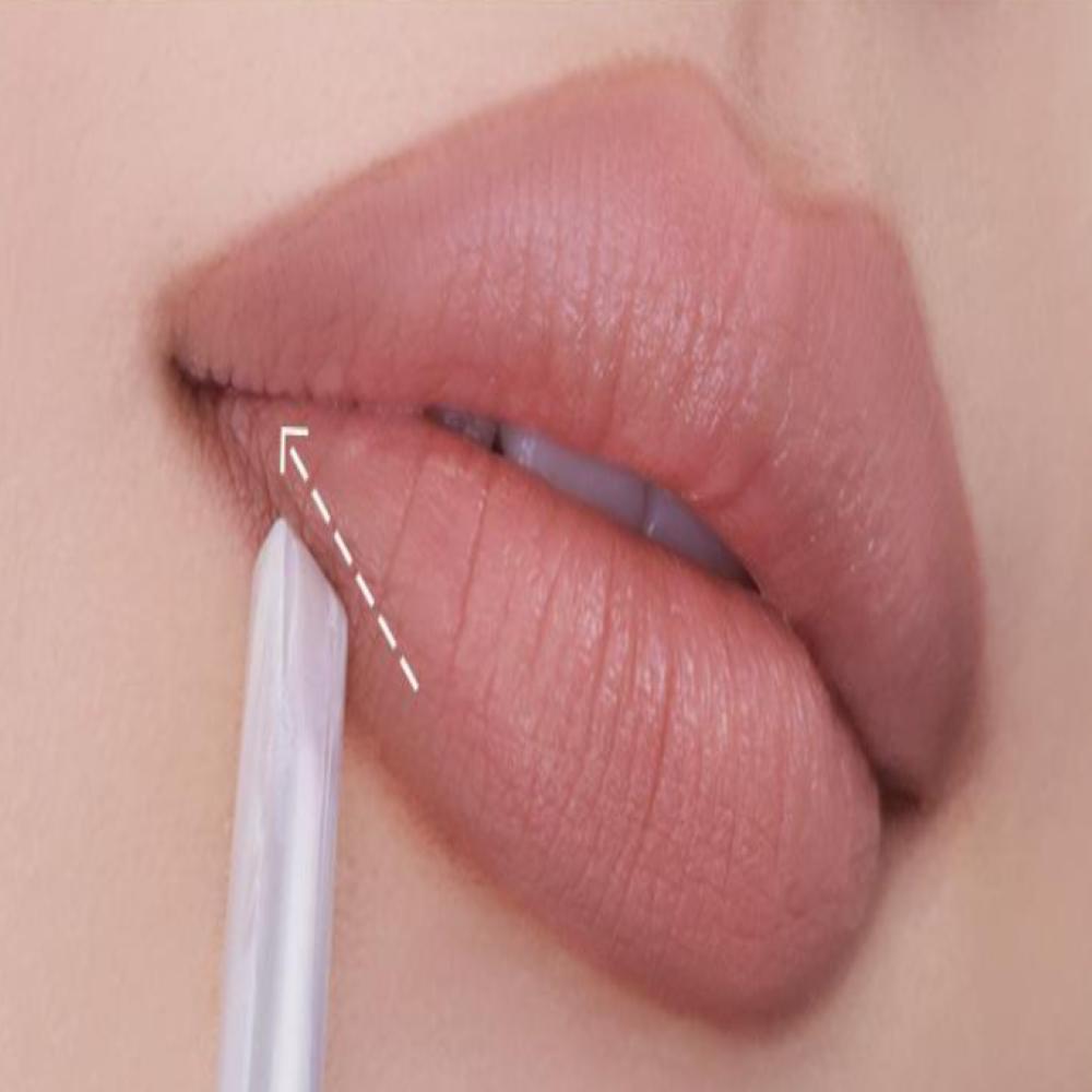 TWO SLASH FOUR Sculpt Lip Shaper 0.36g