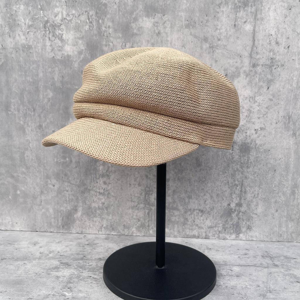 Black knitted mesh flat top hat women's spring summer wide brim showing face small fashion equestrian hat hollow breathable newsboy hat
