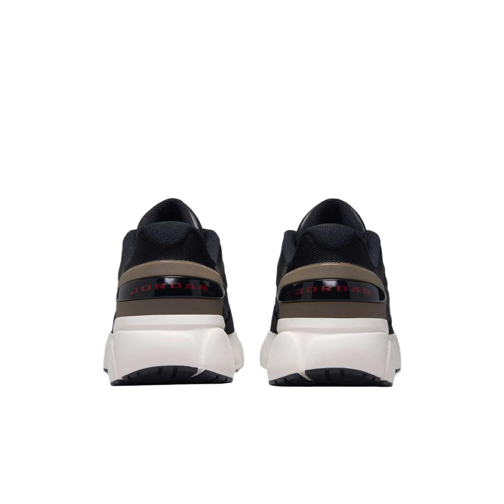 Jordan TRUNNER FLOW Беговые кроссовки Мужские Низкие Черный/Университетский Красный/Паломино/Фантомно-Серый Белый/Угольно-Серый IO2091-006