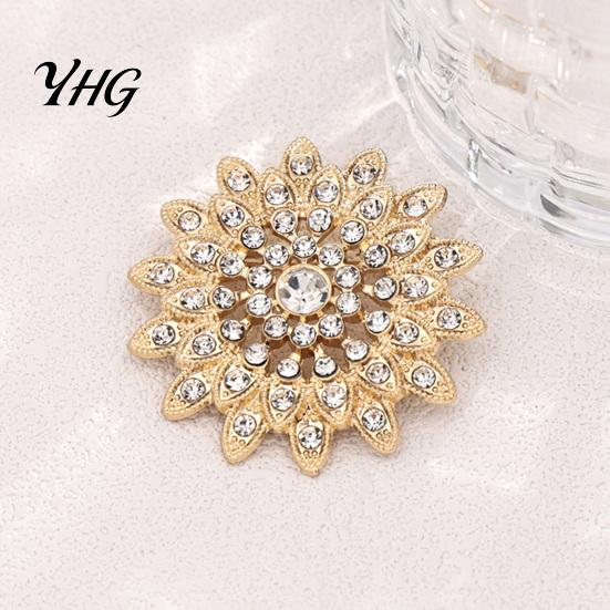 Metal Floral Pin Sparkling Rhinestone Sunflower Brooch, Golden Plated Lapel Decorative Coat Brooch Pin, Dainty Clothing Jewelry Accessory for