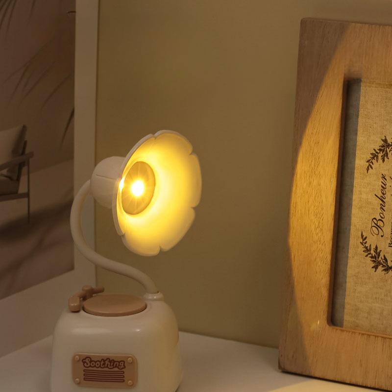 Креативный ретро-настольный светильник в виде граммофона, аксессуар для подарка на день рождения с бесконечным затемнением, перезаряжаемый ночник для комнаты в общежитии с музыкой