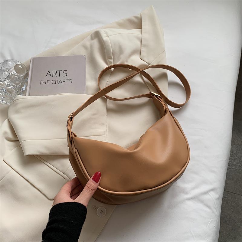 Новая сумка-мессенджер женская 2025 новая модная сумка-пельмень легкая маленькая сумка-саквояж подмышечная сумка повседневная плечевая сумка-мессенджер