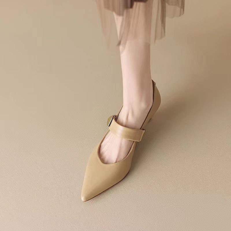 Модная темпераментная женская обувь с острым носком, неглубоким верхом, одинарная обувь, модная и универсальная металлическая отделка, туфли на тонком каблуке