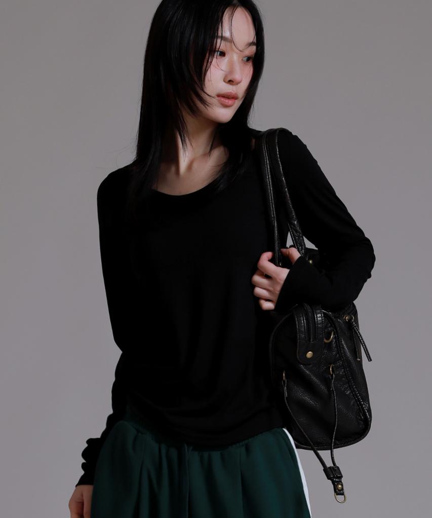 LIKE THE MOST U Round Basic Long Sleeve T-Shirt_Black