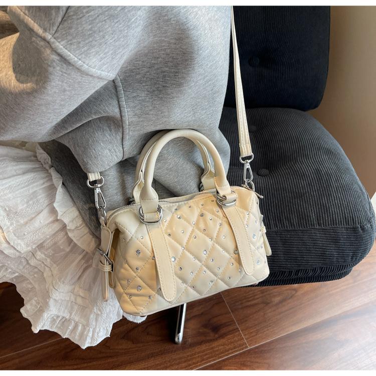 2026 summer new Xiaoxiangfeng diamond fashion commuter bag women's high-value messenger bucket bag