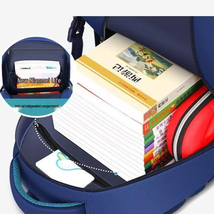 Школьный рюкзак для мальчиков младшего школьного возраста на космическую тематику с защитой позвоночника и снижением нагрузки.