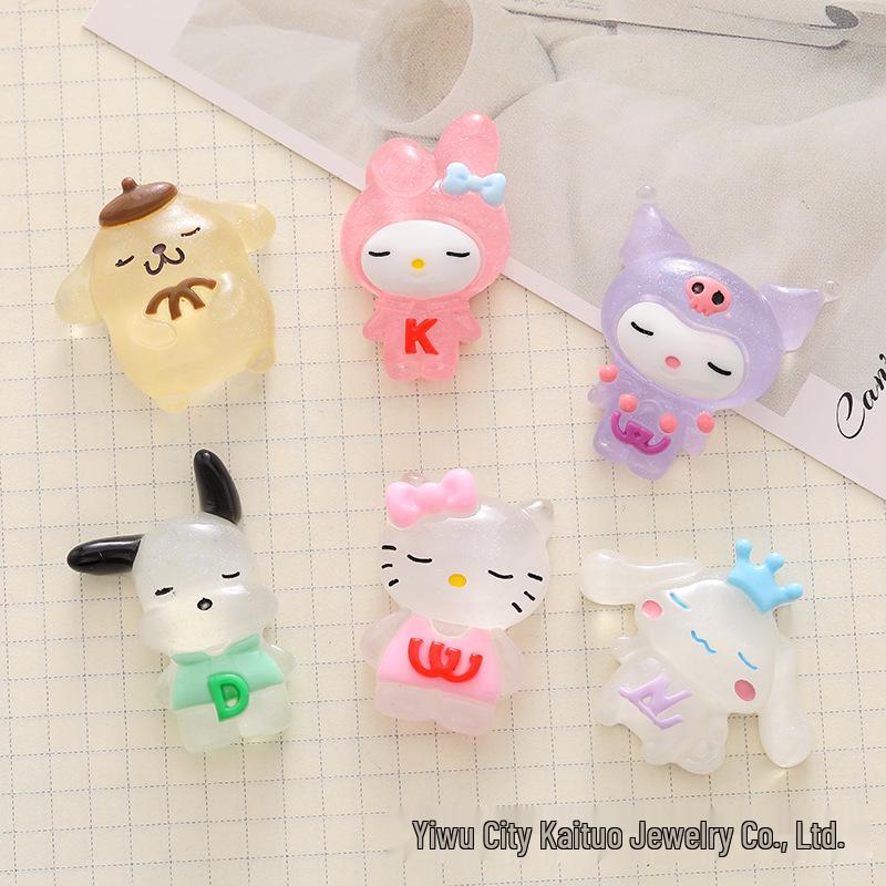 Светящиеся аксессуары из смолы с персонажами Sanrio: Чехол для телефона, Магнит на холодильник, Шарм для Crocs, Заколка для волос, Нашивка