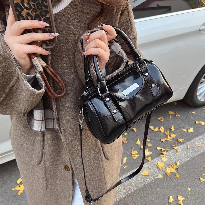 Супер огонь маленькая сумка женская осень и зима 2025 новая женская на плечо кроссбоди сумка-подушка универсальная портативная рабочая маленькая сумка