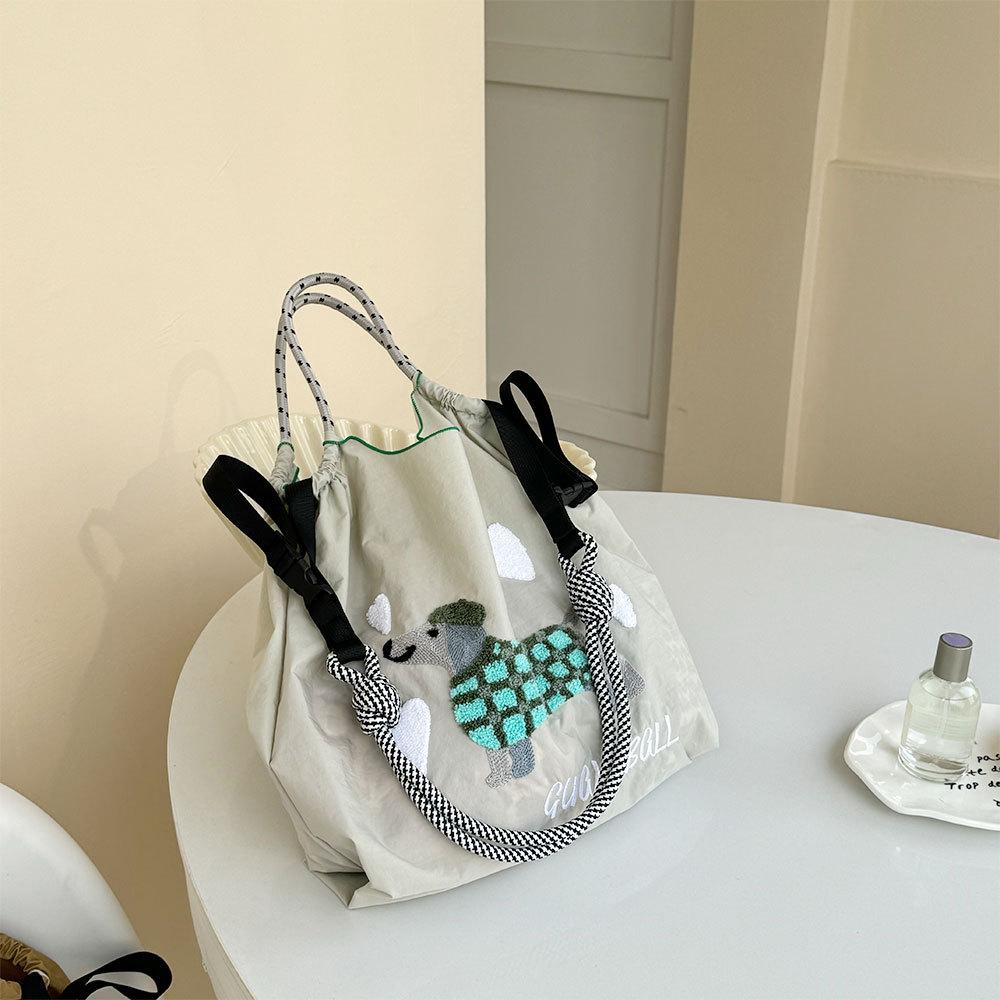 «Большая экологичная нейлоновая сумка: Милый вышитый дизайн «Пудель» для женщин