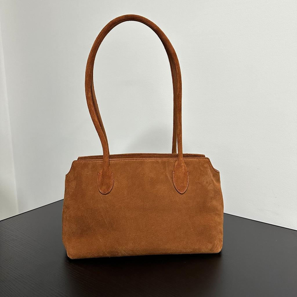 2025 Новая сумка-тоут в стиле легкой роскоши, минималистичная, кофейного ретро-цвета, из замши, для commuters, универсальная, на плечо, под мышку, женская сумка