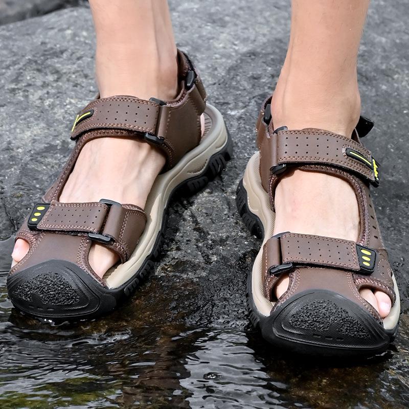 Мужские кожаные пляжные сандалии большого размера с закрытым носком, нескользящие, для лета 2024