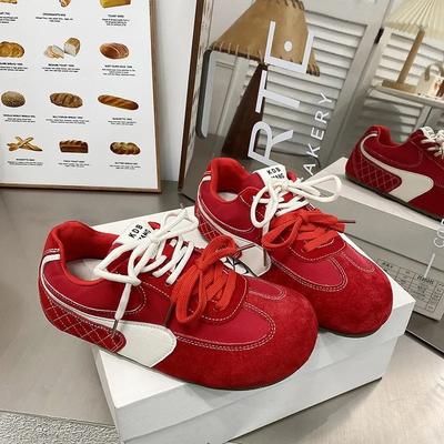 Корейская версия новых ретро кожаных немецких тренировочных белых кроссовок для женщин, весна 2025, студенческие, универсальные, на толстой подошве, увеличивающие рост, кэжуал