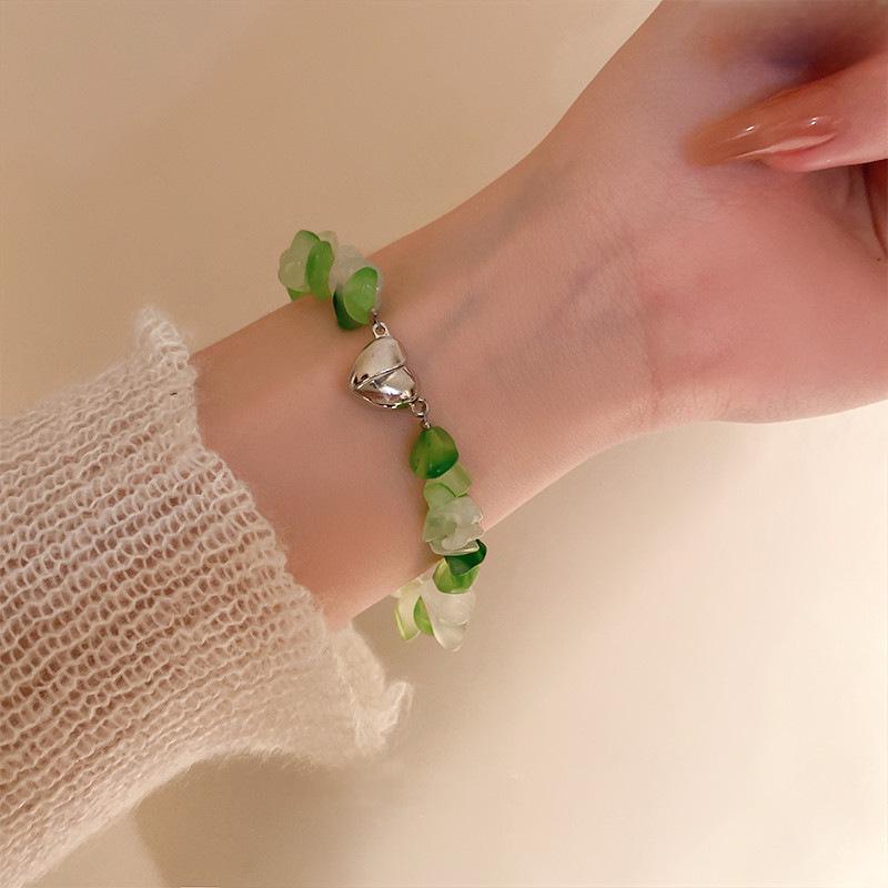 High-End Irregular Natural Stone Heart Magnet Necklace for Women: Elegant Clavicle Chain for Summer.