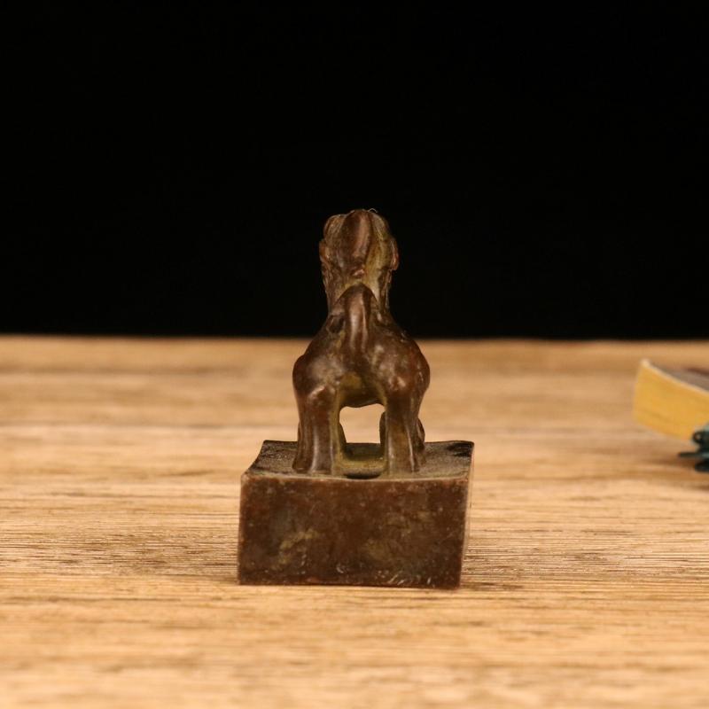 Antique Bronze Kirin Seal Desktop Ornaments Copper Animal Miniature Figurine Lucky Brass Kirin Statue Feng Shui Decoration