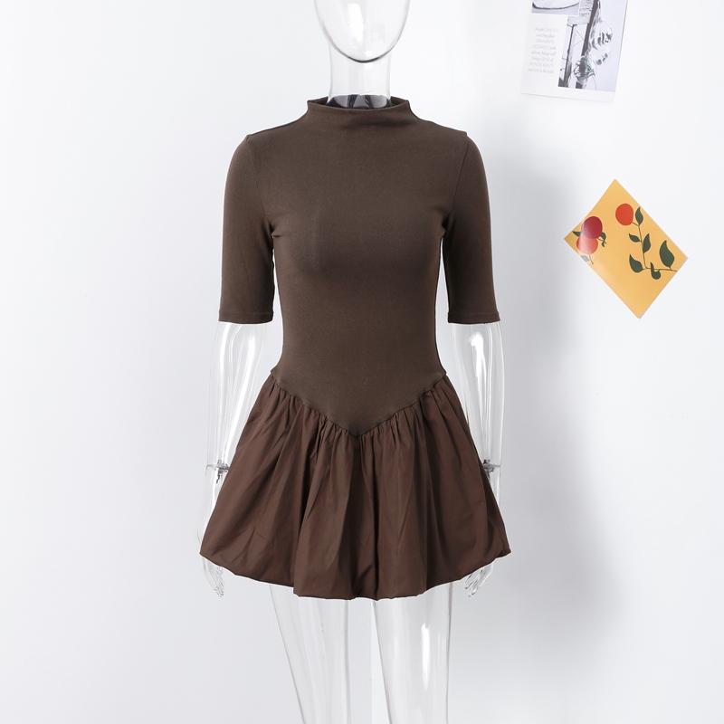 Женская мода темперамент тонкий короткий рукав плиссированные оборки трикотажные мини платья элегантный однотонный О-образный вырез пэчворк А-силуэт платье