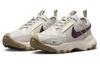 Nike Женские TC 7900 'Light Bone Burgundy Crush' DD9682-003