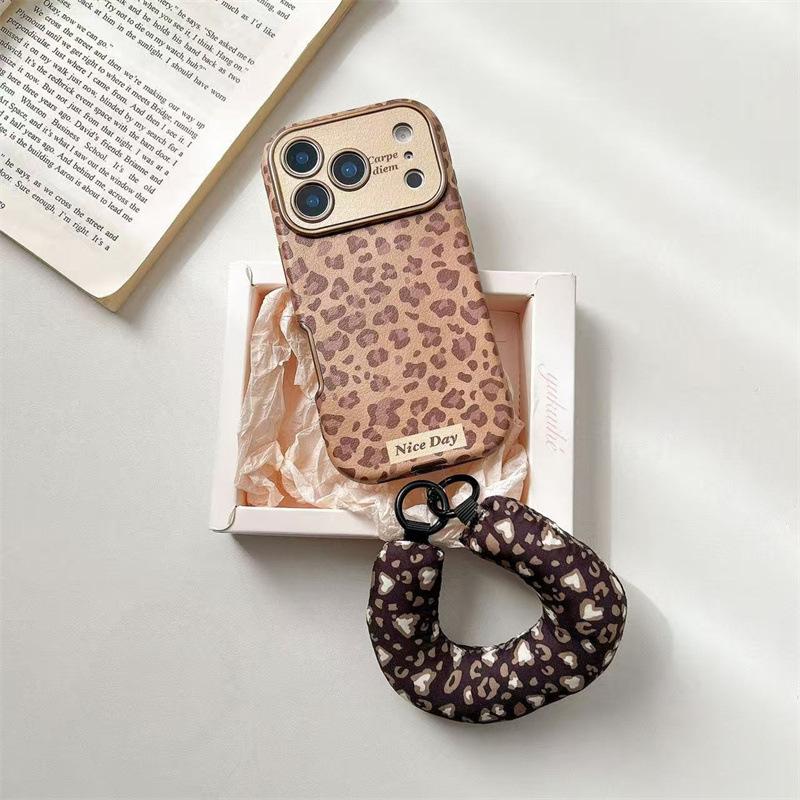 Maillard's new leopard print is suitable for Apple 17ProMax mobile phone case 16Pro large window 14/15 wrist 16PM