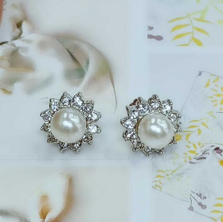Изысканные клипсы-серьги с цветком из страз и жемчуга, не требующие прокола