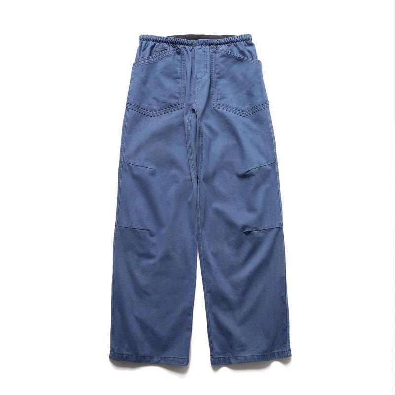 Mens Relaxed Fit Straight Leg Cargo Pants With Pleated Detail Functional Pockets Cotton Workwear Style