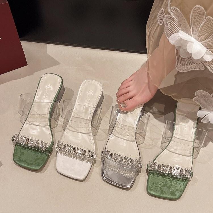 Прозрачные тапочки со стразами, женская летняя верхняя одежда 2025 года, новые босоножки с одним словом и кристаллами, толстый каблук, французская фея, высокие каблуки