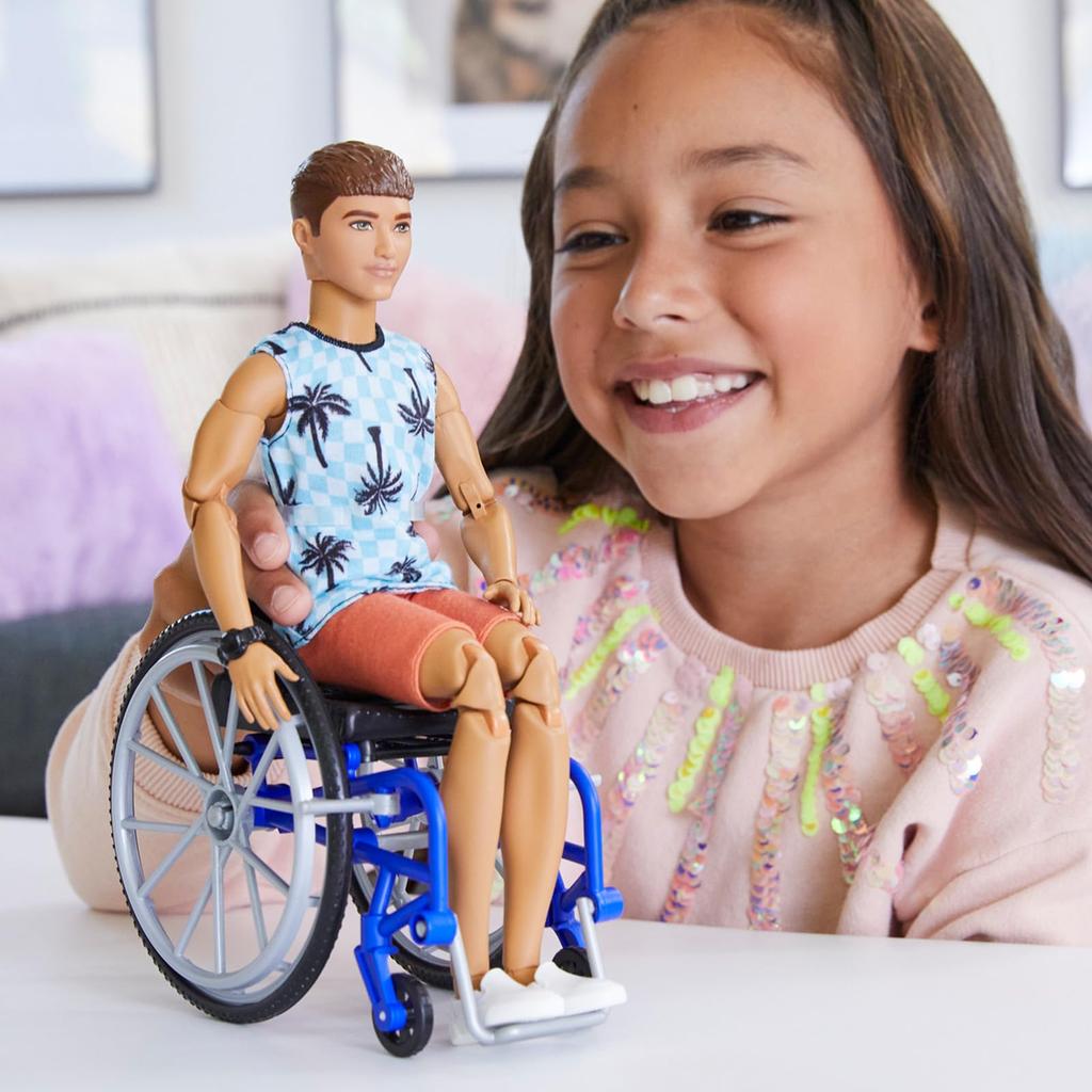 barbie Ken Fashionista Тропическая синяя рубашка Автомобильная горничная Одевание Кукла Барби Возраст 3 и старше Синяя HJT59 Кукла/Дом