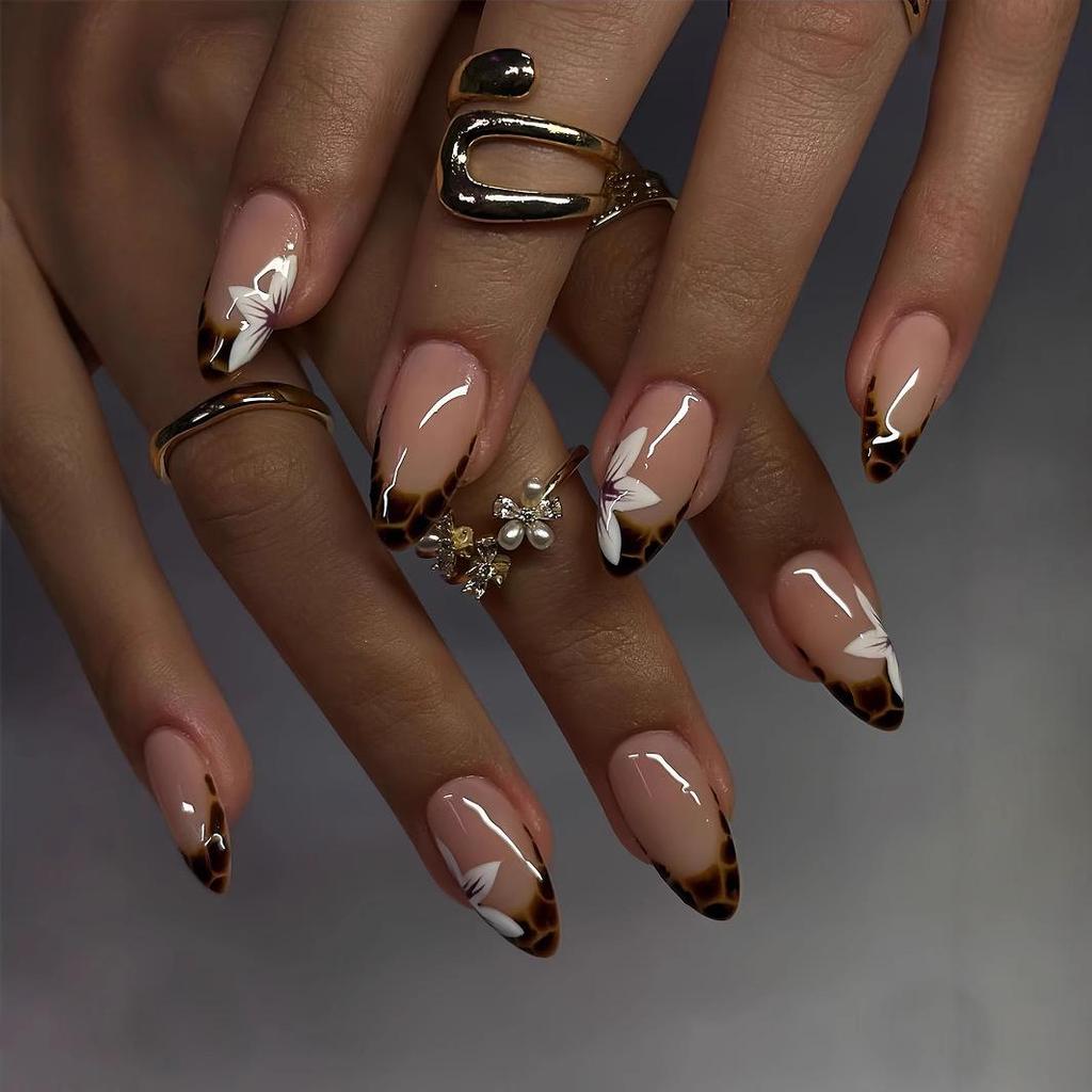 Съемные короткие накладные ногти миндалевидной формы в европейском и американском стиле: Сладкий, Крутой Дизайн с Цветами и Леопардовым Принтом