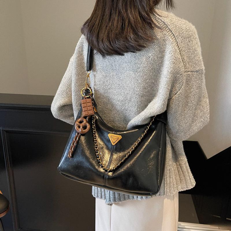 Large Capacity Fashion Trend Tote Bag Women's 2025 New Autumn and Winter Retro Commuter Shoulder Crossbody