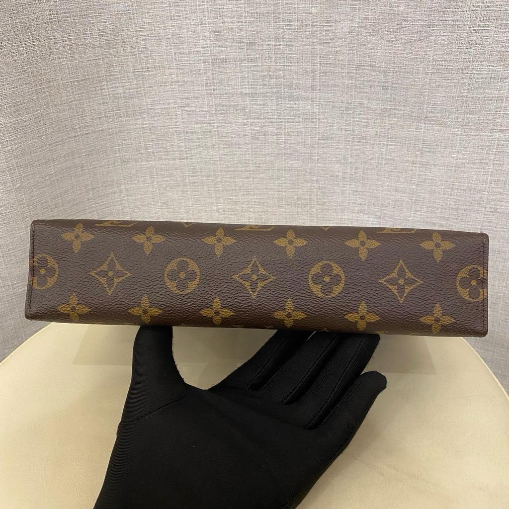 [Pre-Owned] Toiletry Pouch 26 Classic Monogram Canvas And Leather Wash Bag - Very Good #1J7GJC8