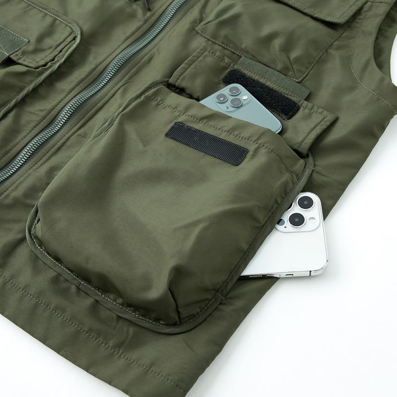 Loose Large Size Multi Pocket Casual Vest Mens Fashion Sleeveless Outerwear Top for Spring Autumn Daily Wear Outing