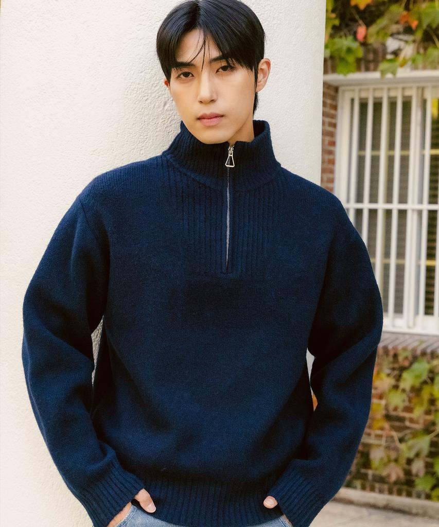 DTHIRTYONE Half-Zip Turtleneck Sweater (Navy)