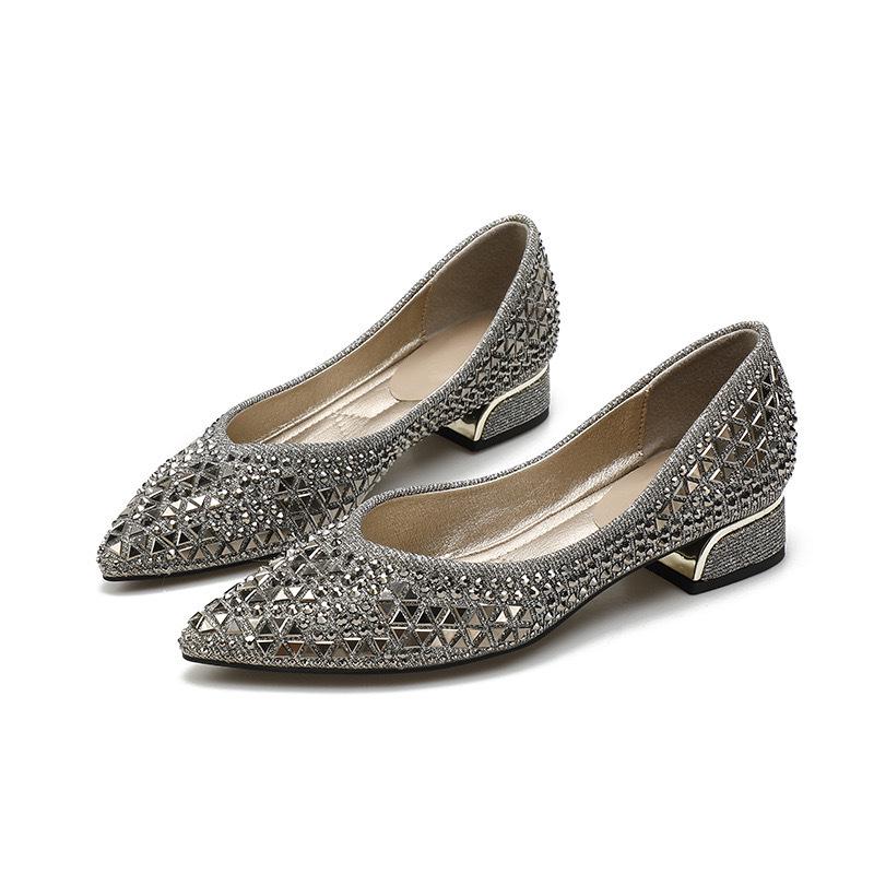 Женские туфли 2024 года с острым носком и толстым каблуком, украшенные бриллиантами, на весну и осень — мягкие свадебные туфли, универсальный стиль «Сказка», большие размеры