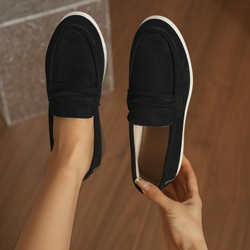 Новые женские осенние туфли-лодочки на плоской подошве на одном педале