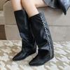 Модные клинья 2024 года Белые ботильоны с острым носком и жемчугом Женские на молнии сбоку Темперамент Мягкая кожа До колена Ботинки Обувь для женщин Готика