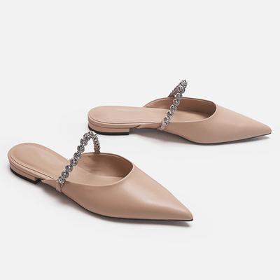 Модные деликатные кожаные сандалии с ремешком из страз, женские остроносые шлепанцы на плоской низкой подошве, мюли, женские повседневные шлепанцы, обувь для дома и улицы