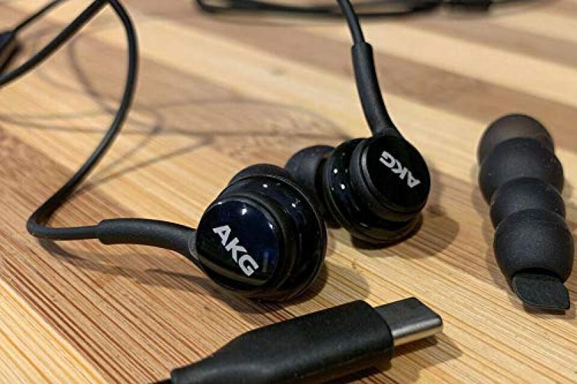 Наушники SAMSUNG AKG для Galaxy S23 Ultra - Оригинальные внутриканальные наушники-вкладыши USB Type C с пультом ДУ и микрофоном - Плетеный кабель - В комплекте бархатный чехол - Черный