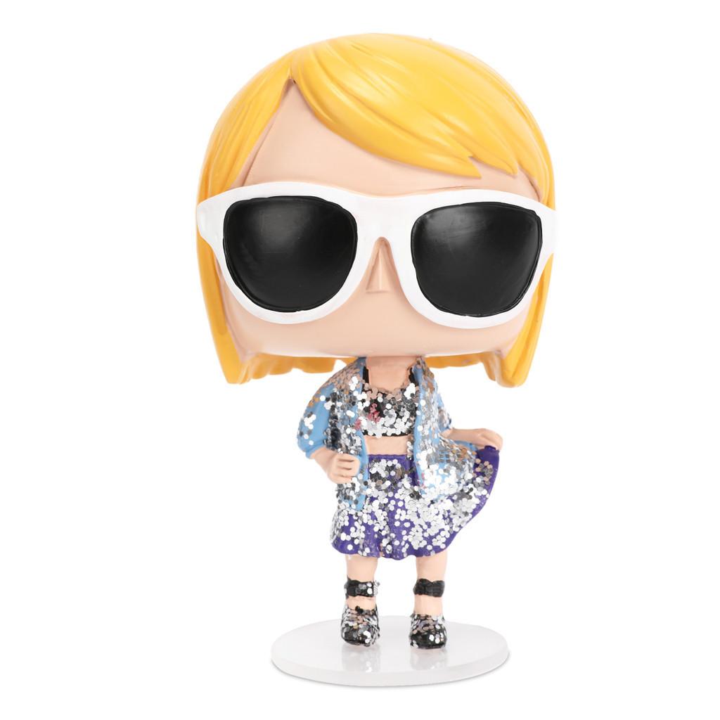 Modern Minimalist Taylor Swift Resin Doll Figurine Decorative Piece For Home And Office Spaces