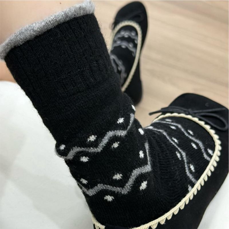 Women's Long-tube Winter Wavy Wool Mid-tube Socks, Vintage and Trendy Cotton Socks, Pile Socks for Autumn and Winter