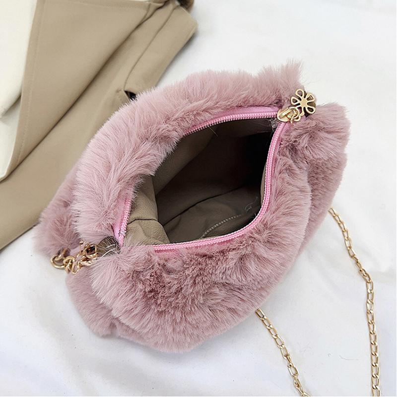 Simple Faux Fur Tote Bucket Bag Metal Chain Crossbody Bag For Women's Daily Casual Use Plush Bag Furry Purse CLE