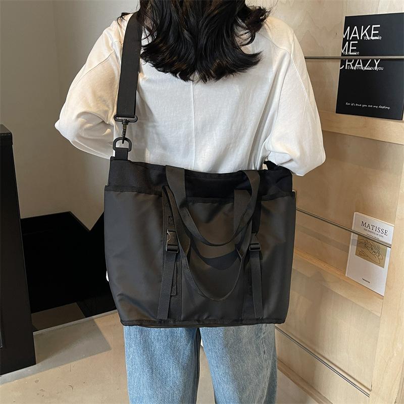 Женская сумка через плечо 2025 новая корейская версия модный зарубежный стиль простая сумка-мессенджер большой вместимости сумка-тоут для студенток