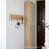 Настенный крючок из массива дерева с плетением из ротанга для декора прихожей
