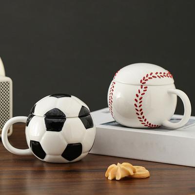 Кофейная кружка Yousheng на спортивную тематику с крышкой, Футбол, Бейсбол, Керамическая чашка, Черно-белая клетка, Красная отстрочка, Защита от проливания, Безопасна для микроволновой печи, Чашка для чая