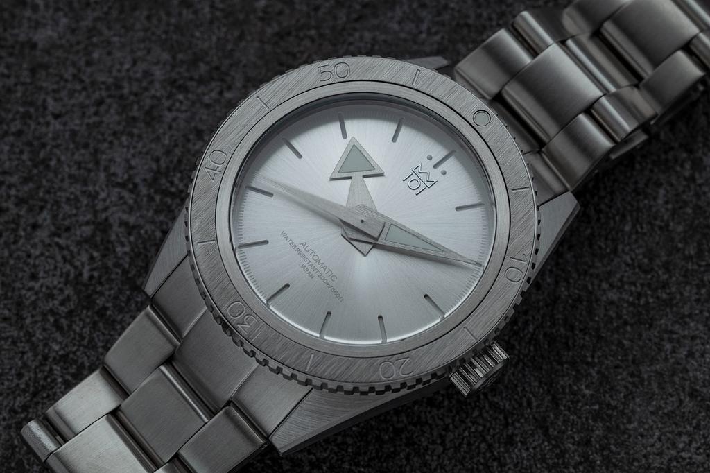 NEW Model Watch Made In Japan Automatic 200m Water Resistant Reverse Rotating Bezel Watch 40mm Silver [HYAKUICHI 101] Diver's Self-winding Men's