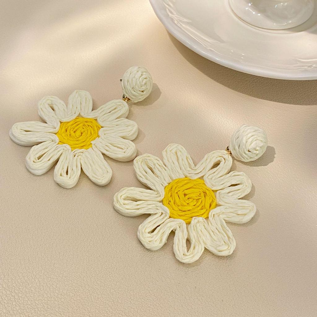 Новые соломенные плетеные ромашки простые геометрические серьги-подвески в виде цветка для женщин, пляжные украшения, подарок