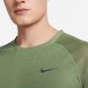 Nike Легкая беговая футболка Dri-Fit Adv со светоотражающими полосками и короткими рукавами, с круглым вырезом, мужская, цвет масляно-зеленый DX0854-386