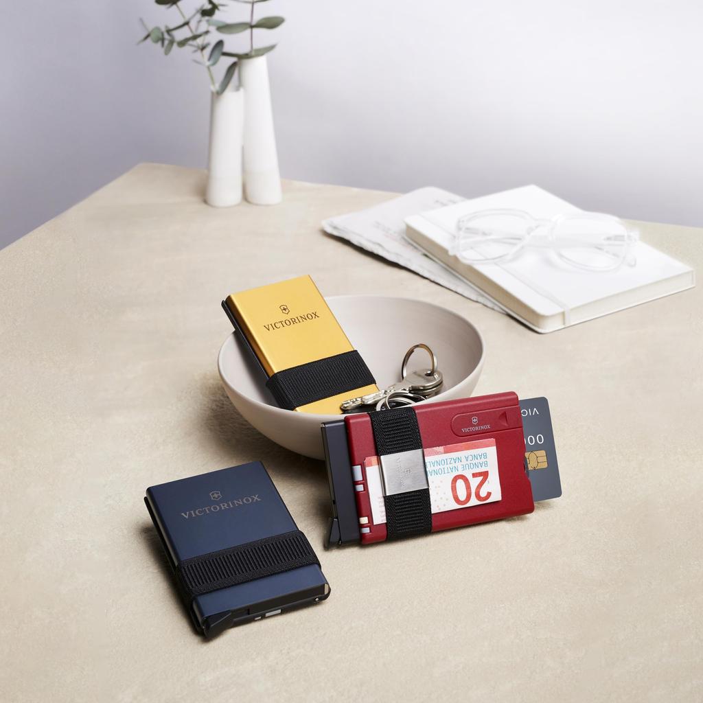 Victorinox КОШЕЛЕК ДЛЯ СМАРТ-КАРТ Шариковая ручка для ногтей, оснащенная 10 острыми синими пилочками, пинцетом, зубочисткой, ручкой, ножницами, функциями,