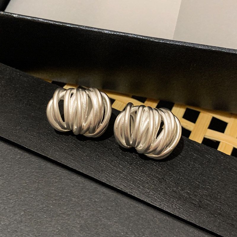 American Hollow Frosted Vintage Matte Gold and Silver Color Line Earrings Female Accessible Luxury Special-Interest Design Classy Ear Studs Earrings