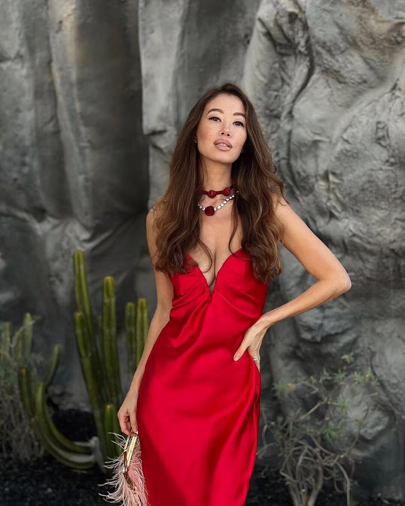 2025 Spring Women's European & American Style Silk Satin Red Heart Neckline Midi Dress