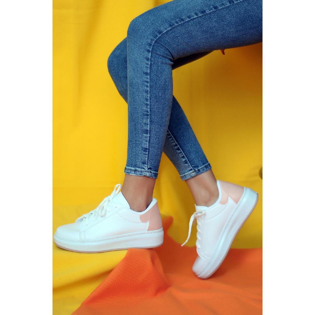 Женские белые кроссовки спортивная обувь