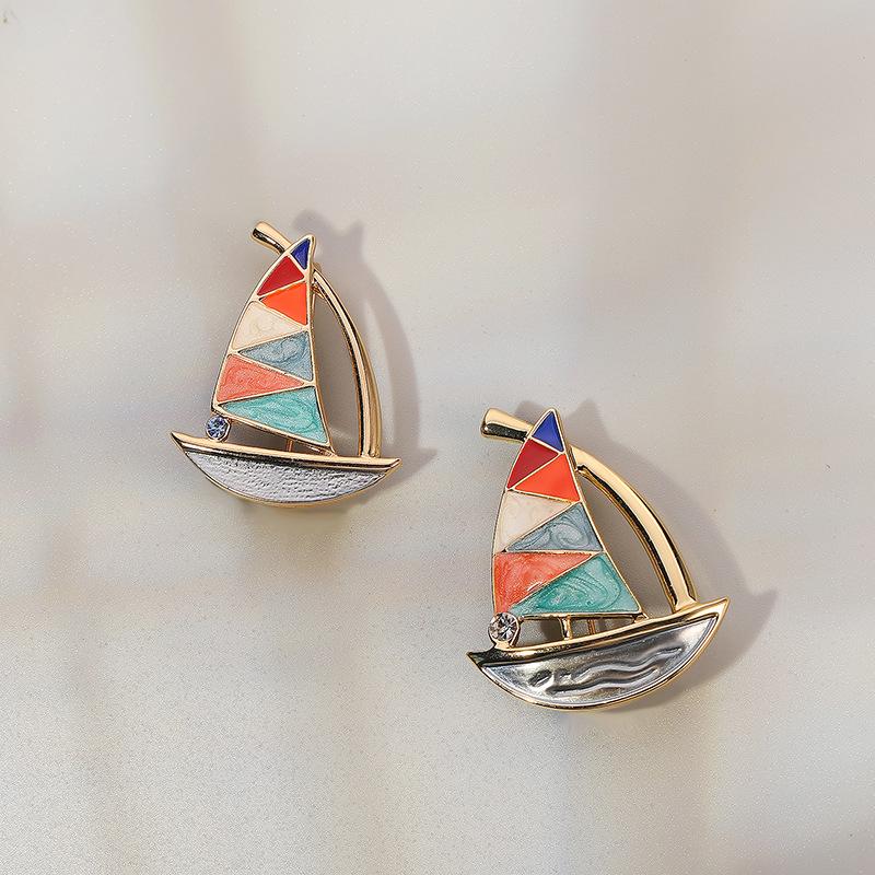 Versatile Sailboat Brooch: Anti-Exposure Drip Oil Badge Pin for Women’s Summer Collar