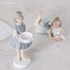 1 шт. Современная милая девочка, украшение из смолы, маленькая девочка с щенком, миниатюрная домашняя декоративная статуэтка, рождественский подарок, фигурка